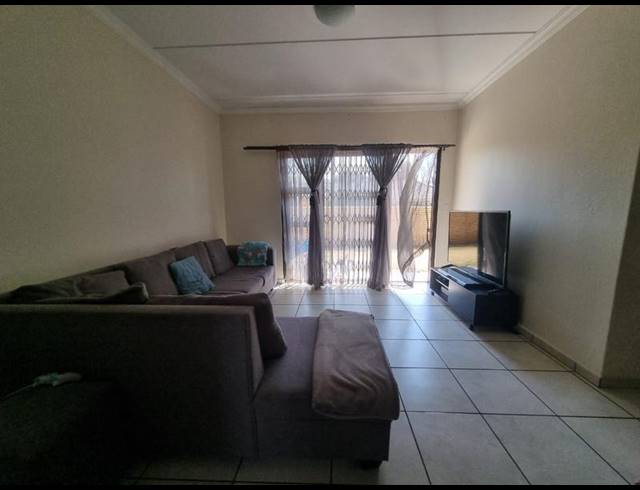 2 BEDROOM TOWNHOUSE FOR SALE IN SOUTH CREST